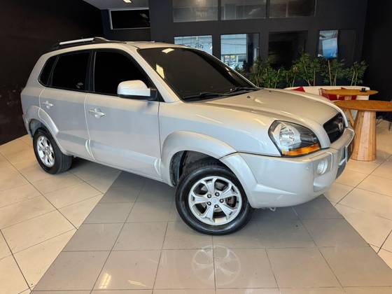HYUNDAI TUCSON 2.0 MPFI GLS 16V 143CV 2WD FLEX 4P AUTOMÁTICO HYUNDAI TUCSON 2.0 MPFI GLS 16V 143CV 2WD FLEX 4P AUTOMÁTICO